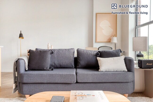 Photo - 2101 Champlain St NW Apartamento Unidad FL5-ID540