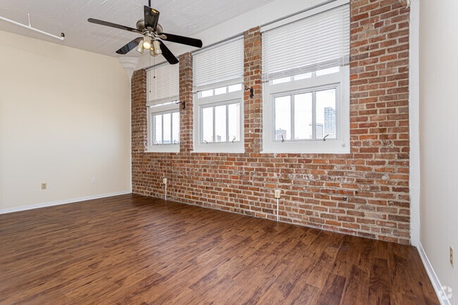 1 HAB, 1 BA: 710 ft² - The Woodward Lofts
