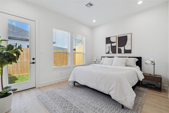 Photo - 6528 Weston St