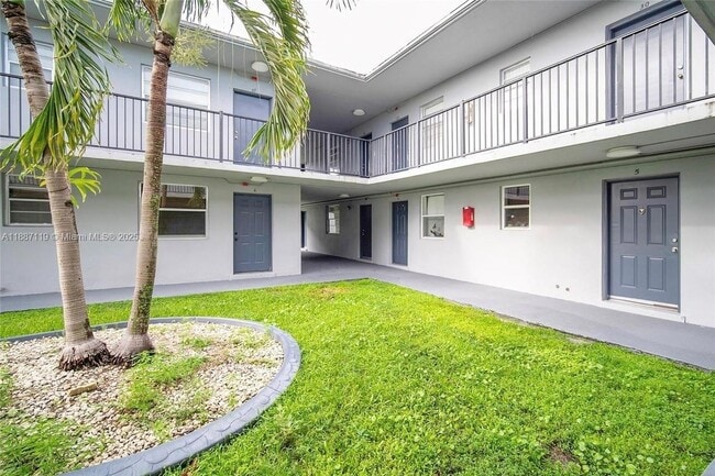 Building Photo - 4300 SW 67th Ave Unit 30