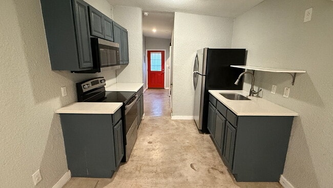 Photo - Cozy Studio for Rent — Prime Dignowity Location! Unit B