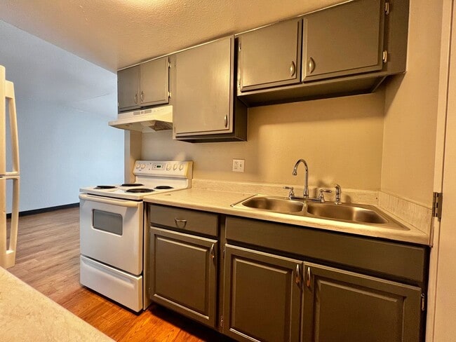 Building Photo - NShields632 (KC-LN-KB) Unit 04