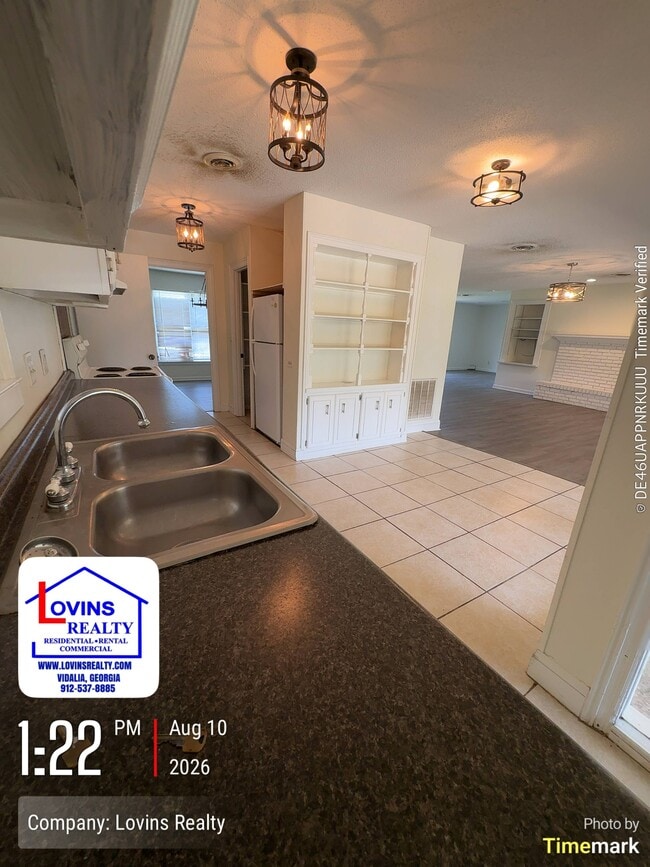 Photo - 405 W 9th St