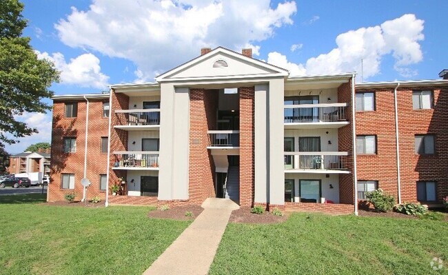 Building Photo - 1018 Blue Ridge Dr Unit Apt 9