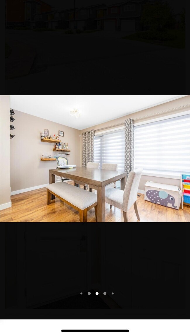 Photo - 900 Headmaster Row