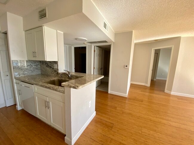 Building Photo - 2871 N Oakland Forest Dr