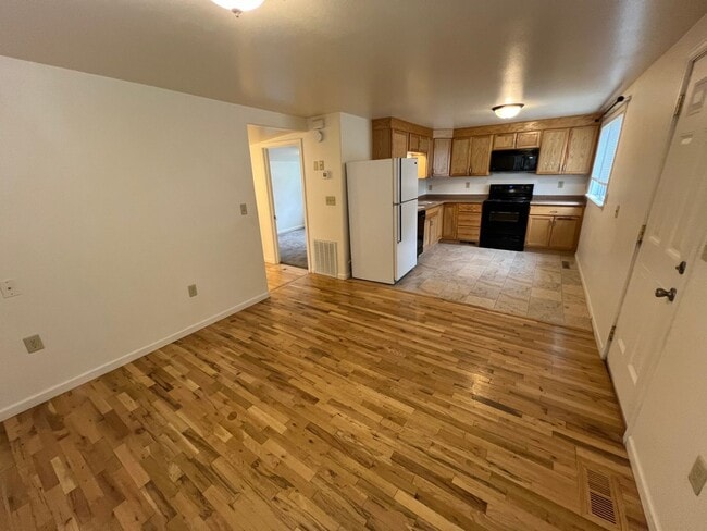214 N 2 St