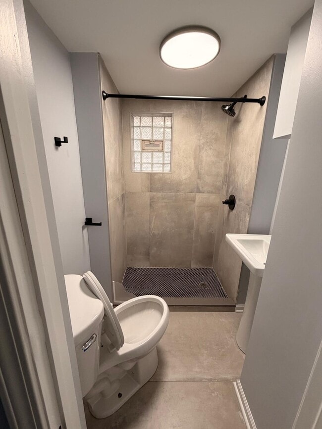 Photo - 7840 S Saginaw Ave