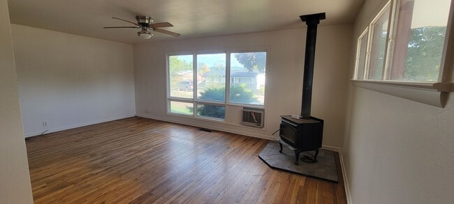 Photo - 3 Bedroom 1 Bath Home