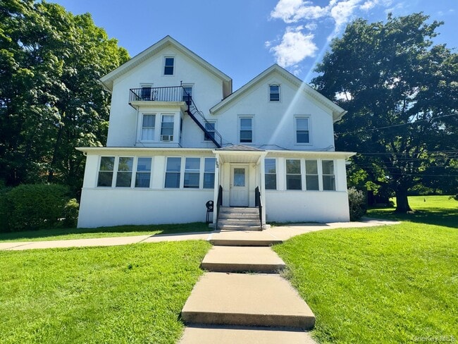 Building Photo - 130 Mahopac Ave Unit 4