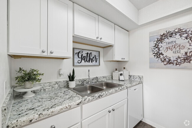 The Norway - 2BR, 1.5BA - 850SF - Kitchen - Carolina Crossing