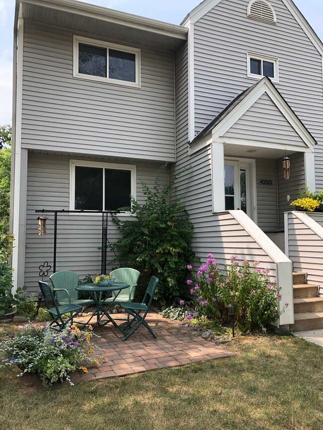Building Photo - 4250 Wentworth Ave Rental