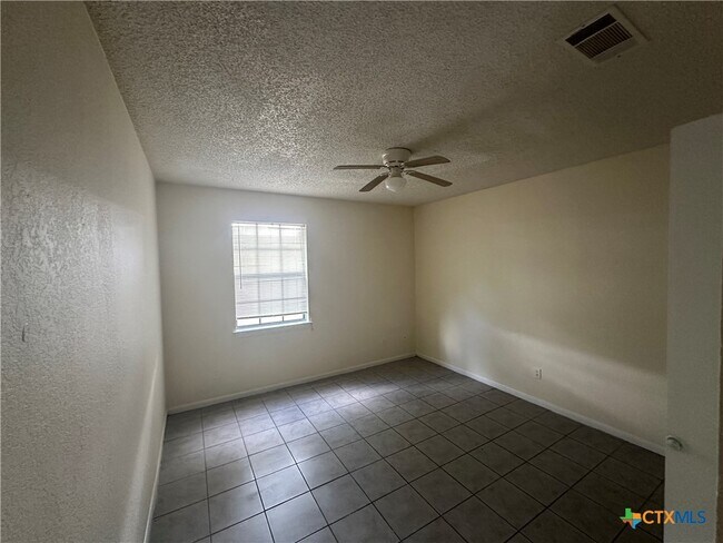 Photo - 2109 Hinkle Ave Unidad B