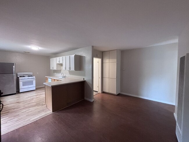 Photo - 4441 W Walnut St