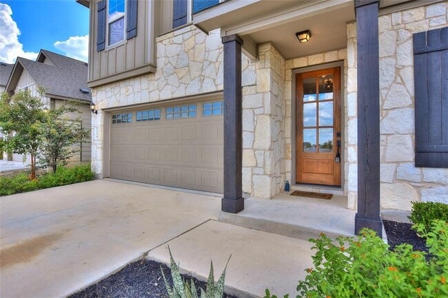 Photo - 204 Russet Trl