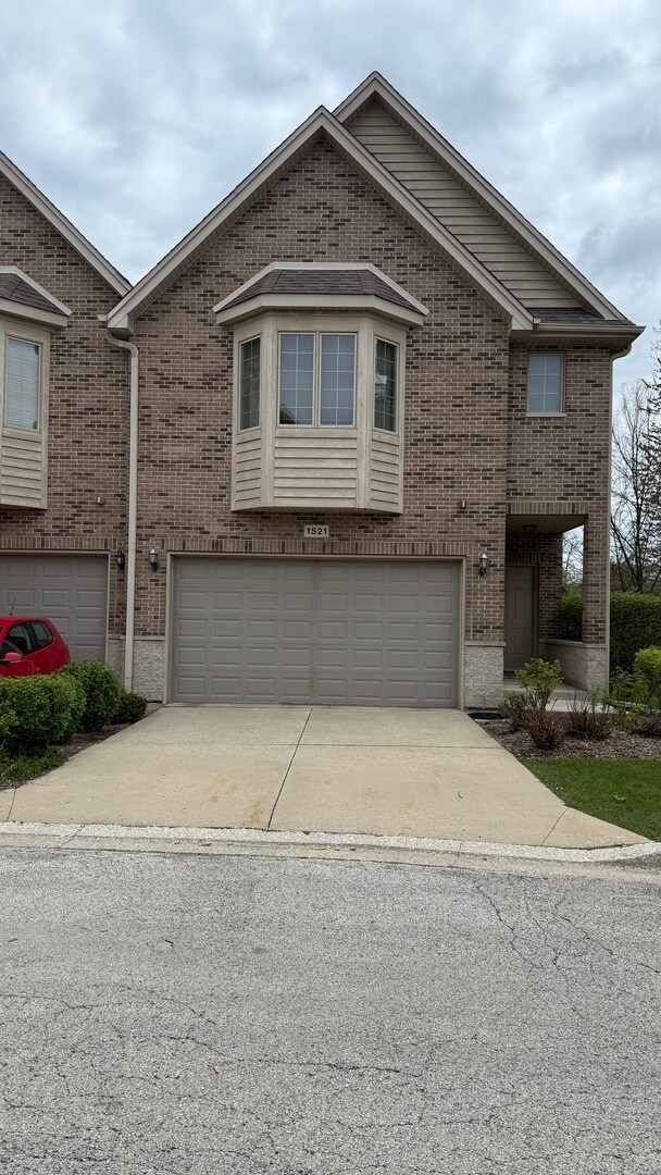 Building Photo - 1521 Stonegate Manor