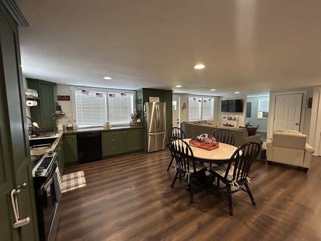 614 Harbor Rd