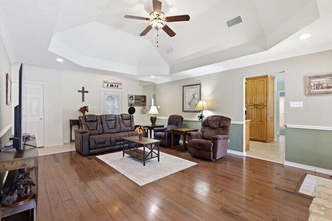 109 Crestwood Ln
