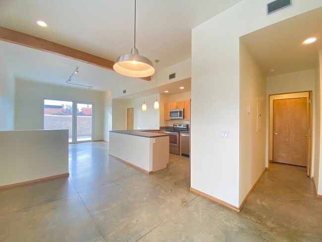 Building Photo - 925 Dunlap St Rental