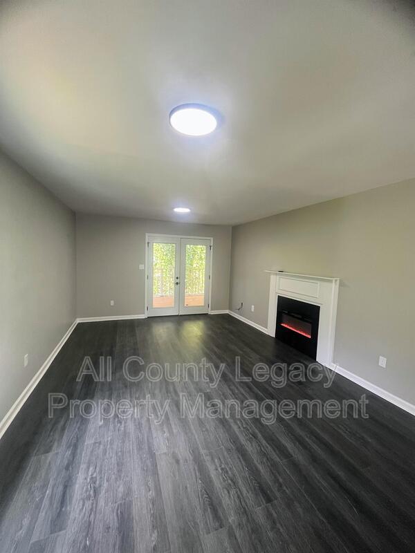 Photo - 140 Cumberland Ct