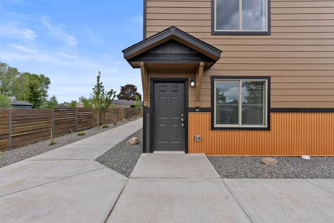 Alki Townhomes 2-bedrooms, 1.5 bathrooms - Alki Townhomes 2-bedrooms, 1.5 bathrooms