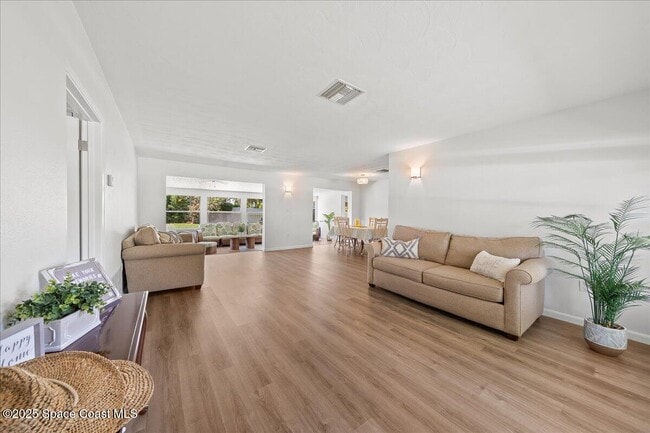 Photo - 453 Dolphin St