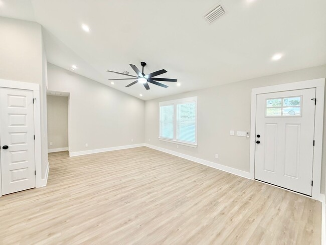 Photo - Stylish 3-Bedroom Home