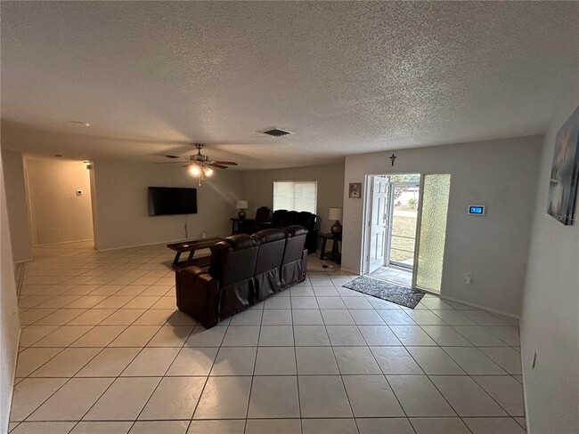 Photo - 2101 Utica Dr