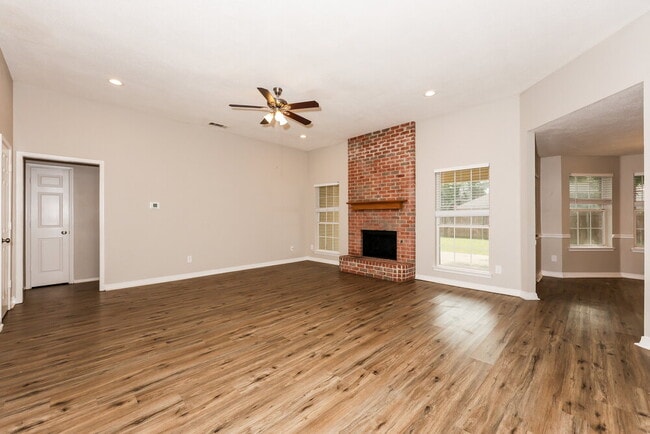 Photo - 105 Princeton Cir