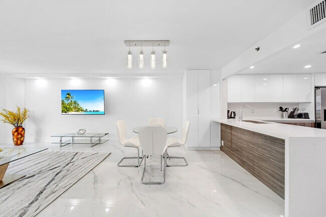 Photo - 1717 N Bayshore Dr Unidad SI ID1054099P