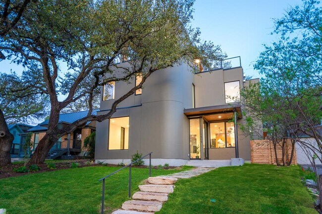 Photo - 1505 Alameda Dr House