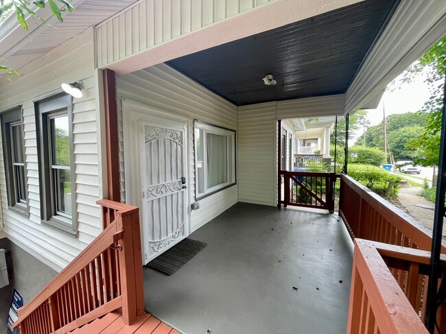 Photo - 264 Wellington St SW