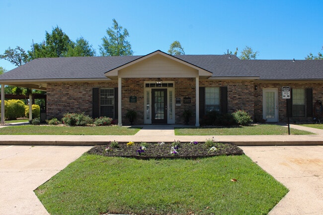 Pinnacle Apartments