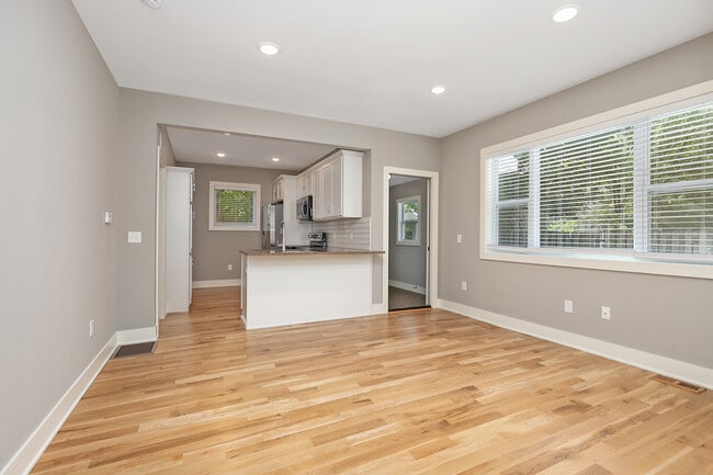 Photo - 654 11th St NW Unidad 1