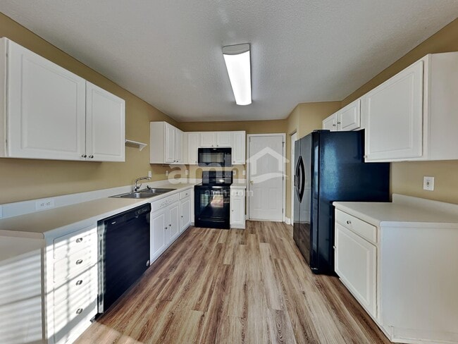 Photo - 208 Winding Willow Trl