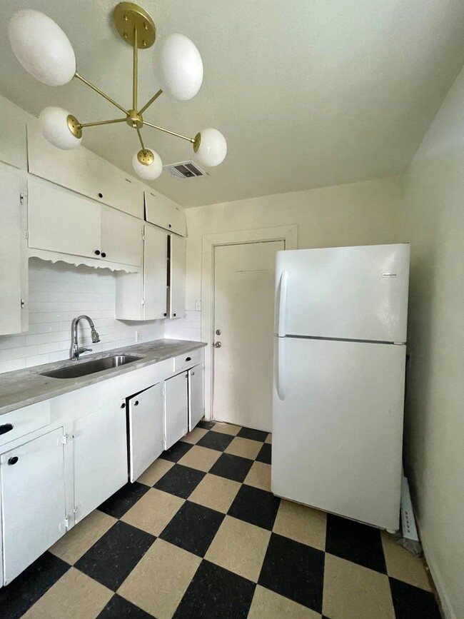Photo - Cute 2 bed/1 bath House Steps Away from Park