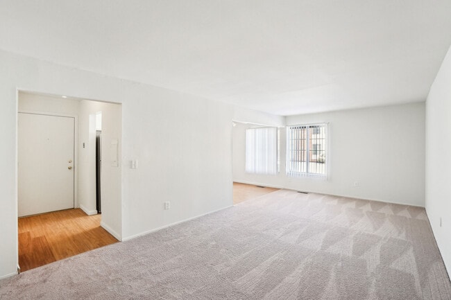 Photo - Venoy Pines Apartments