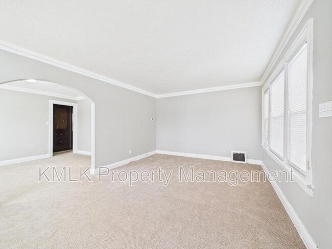 Photo - 916 Peckham St