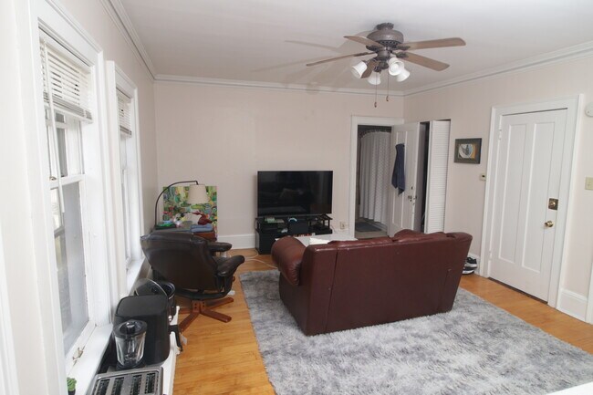 Photo - 2119 E Kenilworth Pl Unit 3