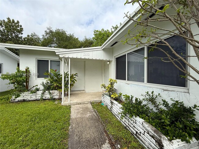 Building Photo - 1232 NW 8th Ct Unit 1232