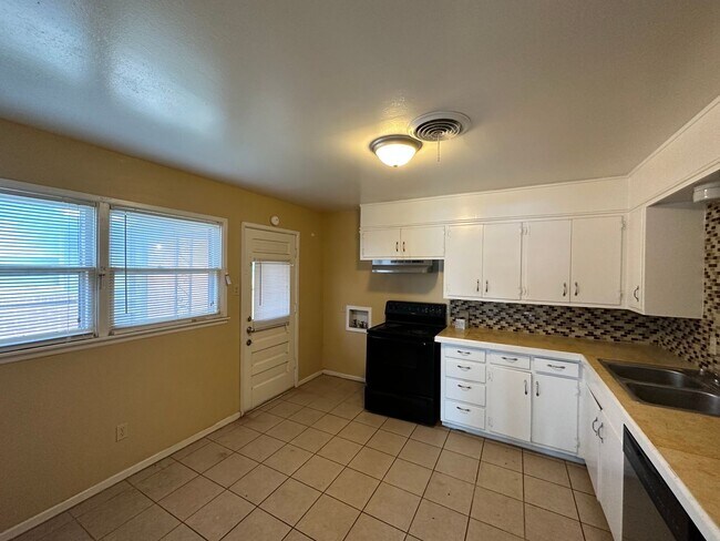 Photo - NH 2412 46th Street Unidad A