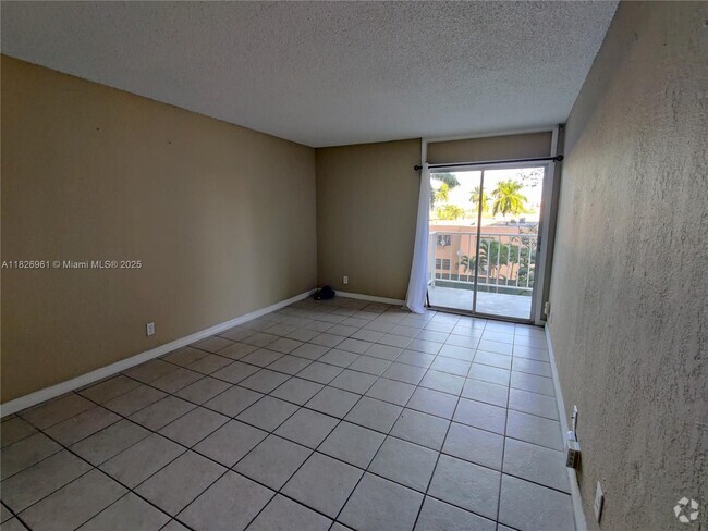 Building Photo - 4550 NW 9th St Unit 310E Rental