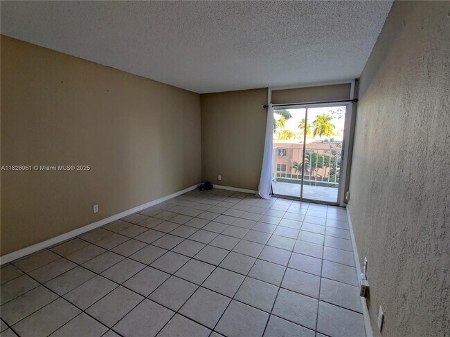 Photo - 4550 NW 9th St Unidad 310E Rental
