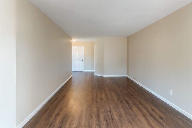 Photo - 7 Bed 3 Bath House on Tipton- Great for Big Groups!!