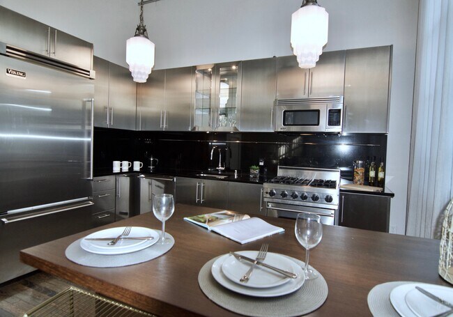 Eat in Kitchen - 849 S Broadway Unidad PH1