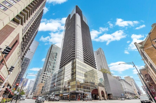 Building Photo - 10 E Ontario St Unit 1110