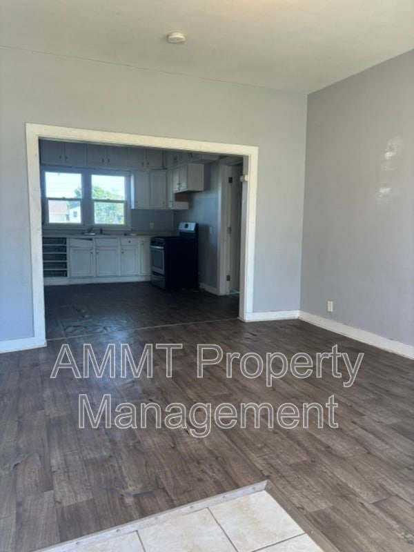 Photo - 310 8th Ave