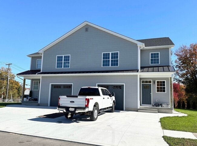 Photo - 7 Mark Dr Townhome