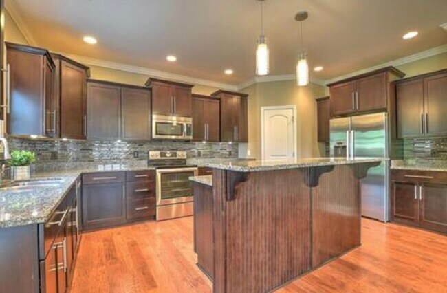 Photo - 3029 Calton Hl