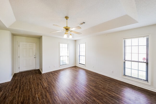 Photo - 360 Taylor Rd N